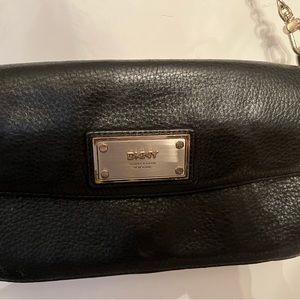 DKNY DONNA KARAN NEW YORK BLACK LEATHER CHAIN SHOULDER DOUBLE FLAP HANDBAG